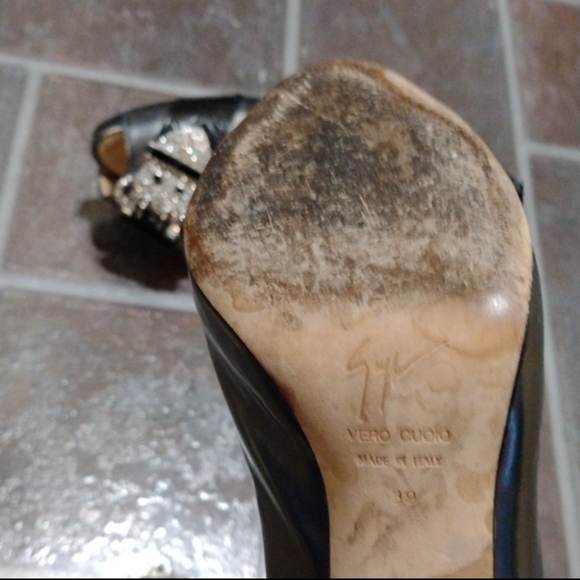 Giuseppe Zanotti crystal buckle embollised gun metal grey red platform pump 39 - Picture 5 of 10